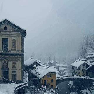 Un'immagine di Campertogno durante la nevicata