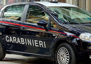In auto con un coltello: denunciato