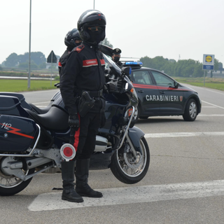 Fermato per un controllo, aveva merce rubata e un rasoio