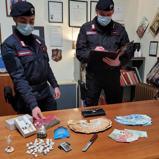 L'appartamento era diventato una centrale di spaccio: un arresto e due denunce