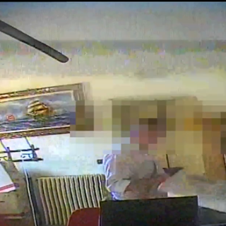 Mazzancolle e capesante: quei pacchi cibo confezionati "per figli e figliastri" - IL VIDEO