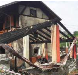 Il fienile incendiato