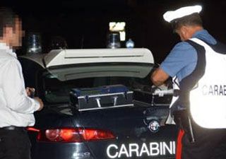 Rifiuta il droga test: denuncia e patente ritirata