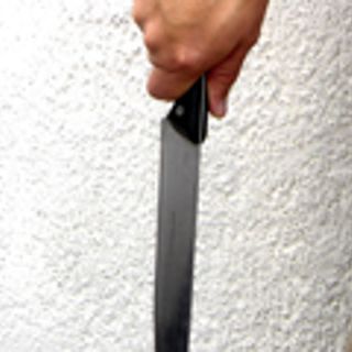 Accoltella il rivale in amore: in manette un diciannovenne