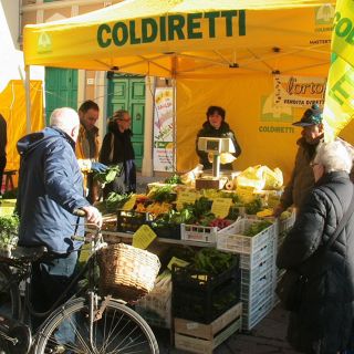 Campagna Amica: in piazza Cavour l'agrimercato di Coldiretti