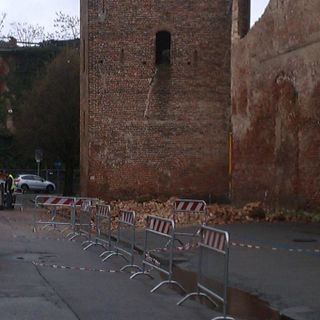 Via Conte Rosso: crollato parte del muro di cinta del Tribunale - FOTOGALLERY