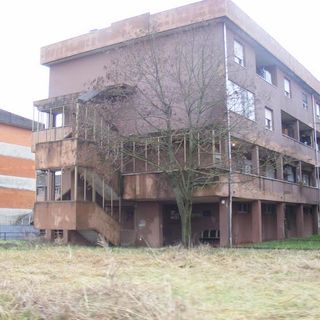 Abbattimento delle palazzine di via Egitto e via Cena: appaltati i lavori