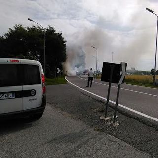 Larizzate: auto in fiamme