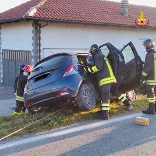 Tronzano: tre persone in ospedale dopo uno scontro tra due auto