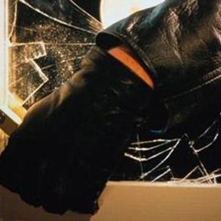 Tentativi di furto a Palestro: danni, ma i ladri restano a mani vuote