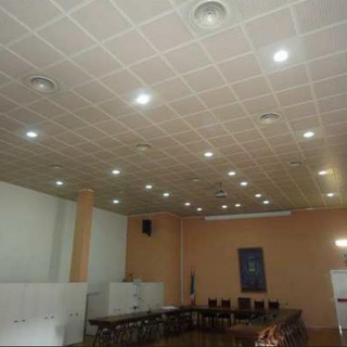 Nuova illuminazione (più efficiente ed economica) negli edifici comunali