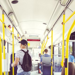 Voucher da 100 euro per incentivare l'utilizzo dei mezzi pubblici