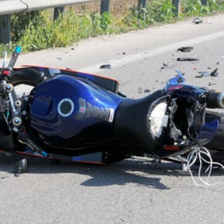Schianto sulla Strada delle Grange: grave un motociclista