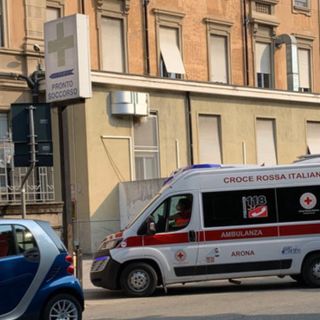 In prognosi riservata il 42enne folgorato in via Sabotino