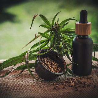 Effetti dei cristalli, olio e liquido CBD in ambito terapeutico e sessuale