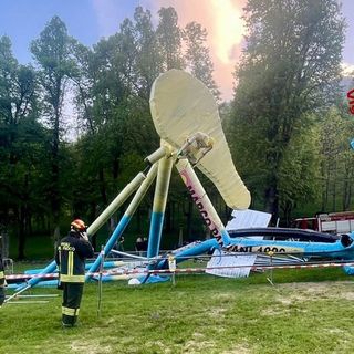 Per la “foto ricordo” sulla bicicletta del Giro travolti il sindaco Corradino, il vice Moscarola (illesi) e il consigliere Neggia che verrà operato