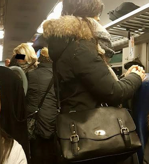 Viaggi da incubo per i pendolari To-Mi: «Invitati a scendere dal treno sovraffollato e bloccato in stazione»