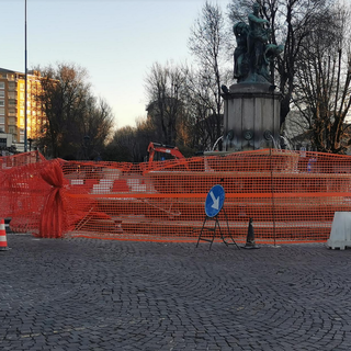 Piazza Roma, via i "funghetti" e nuove aiuole ad accogliere chi arriva in città