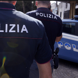 Spara al furgone e ai vicini di casa; il rivale tenta di investirlo: una faida dietro ai fatti di corso Bormida