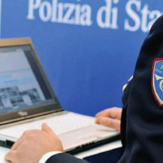 Giovani in cerca di lavoro adescati online: la nuova truffa segnalata dalla polizia postale
