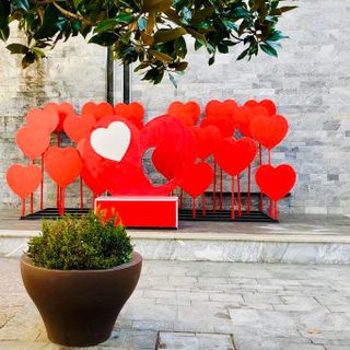 Una postazione selfie per gli innamorati: Borgosesia verso San Valentino