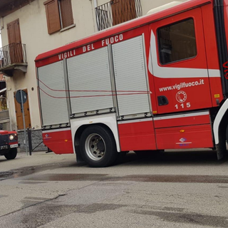 Tenta di allacciarsi abusivamente al contatore e causa un incendio