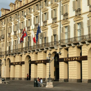 Gioco d'azzardo, bagarre in Consiglio regionale: arriva il "canguro" e le opposizioni occupano l'aula