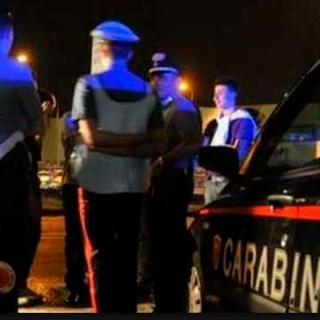 Botte e minacce a uno studente: denunciati cinque "buttafuori"