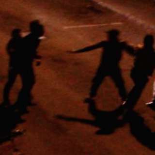 Rissa a suon di bottigliate tra una quindicina di avventori: locale chiuso per 10 giorni