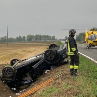 Tre feriti nell'auto finita fuori strada: coinvolta una bimba di due anni