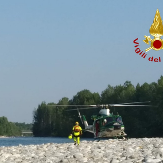 Si immergono nella Sesia e vengono trascinati via dalla corrente - FOTO E VIDEO