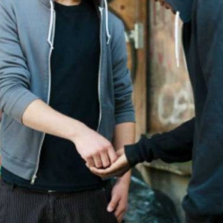 Spacciava di notte: denunciato un richiedente asilo