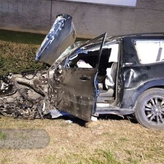 Tremendo schianto sulla Trossi: auto distrutte, tratto chiuso al traffico Tremendo schianto sulla Trossi: auto distrutte, tratto chiuso al traffico