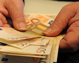 Truffe agli anziani soli: patteggiano in tre