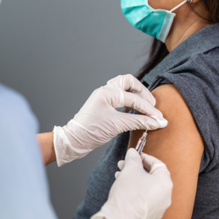 Covid e influenza, al via la campagna vaccinale