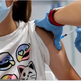 Quarta dose: aperte le pre-adesioni per gli over 12