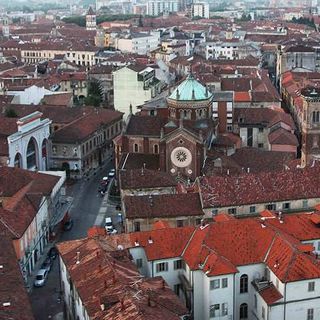 Negozi, bar e ristoranti: in dieci anni perse 145 attività. Regge il "food"; il centro meglio della periferia