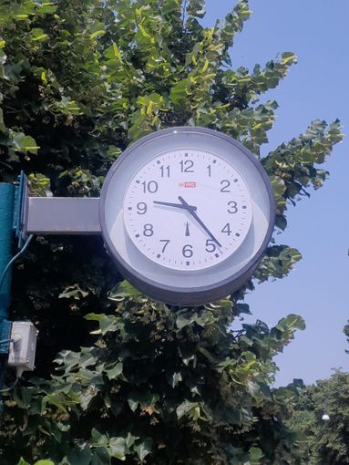 Nuovi orologi nelle vie della città