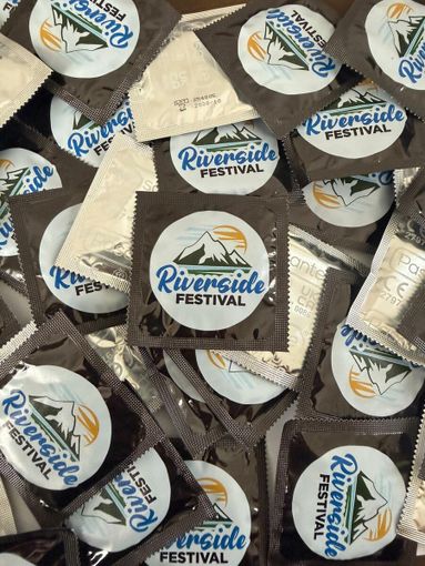 Quarona: mille profilattici in distribuzione al Riverside Festival Quarona: mille profilattici in distribuzione al Riverside Festival