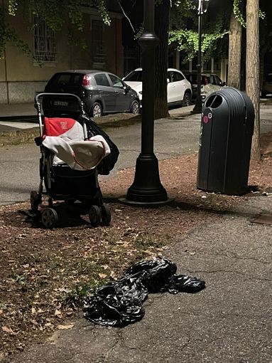 I rifiuti abbandonati... viaggiano in passeggino