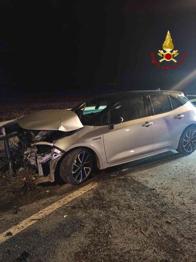 Auto fuori strada: quattro persone in ospedale Auto fuori strada: quattro persone in ospedale