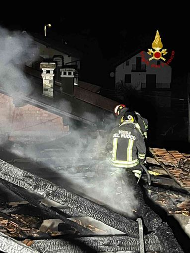 Incendio nella notte: una persona in ospedale Incendio nella notte: una persona in ospedale