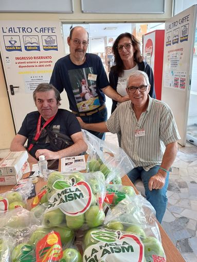 Aism: fino a domenica le mele per la ricerca contro la sclerosi multipla Aism: fino a domenica le mele per la ricerca contro la sclerosi multipla