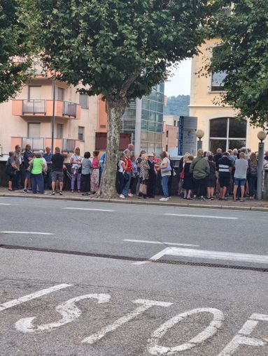 Borgosesia, ore di coda per il nuovo medico di famiglia. E i posti non bastano per tutti Borgosesia, ore di coda per il nuovo medico di famiglia. E i posti non bastano per tutti