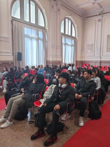 Anche il web inquina: i ragazzi del Cavour a lezione di sostenibiltià Anche il web inquina: i ragazzi del Cavour a lezione di sostenibiltià