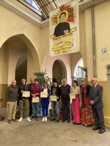 Diplomi a attestati di qualifica agli allievi don Bosco dello scorso anno scolastico Diplomi a attestati di qualifica agli allievi don Bosco dello scorso anno scolastico