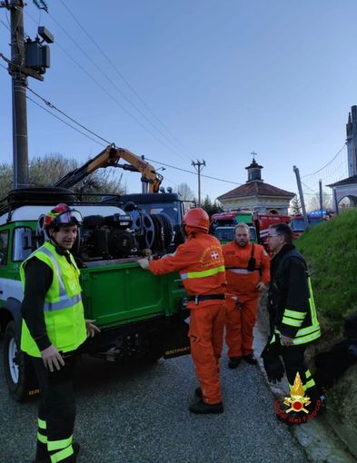 Cavi elettrici tranciati dal vento: incendio e case senza corrente Cavi elettrici tranciati dal vento: incendio e case senza corrente