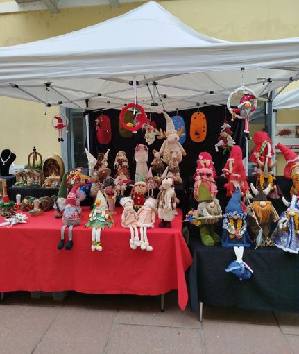 Il Mercatino accende il Natale a Santhià