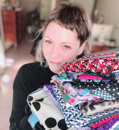 Un giorno entrò in scena la macchina da cucire