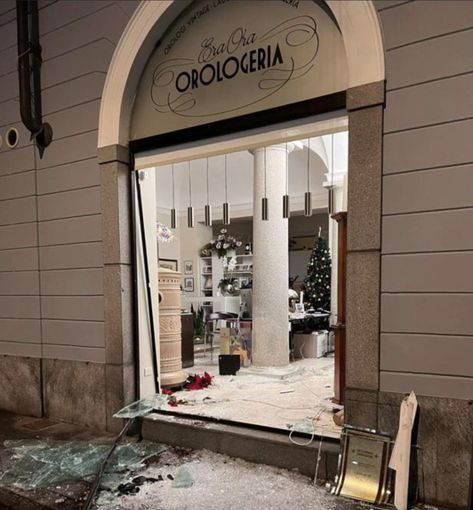 Spaccata all'orologeria "Era Ora"